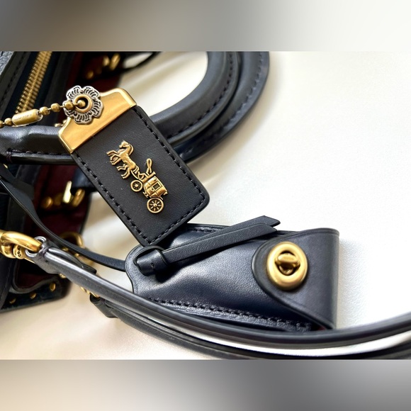 COACH 1941 Rogue 25 In Deep Navy Blue With Tea Rose Rivets - Picture 12 of 16